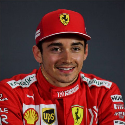 Commençons par Charles Leclerc, pilote Ferrari titularisé en 2019 lors de sa deuxième saison en Formule 1. Quel numéro arbore-t-il sur sa Ferrari ?