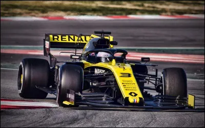 Continuons avec les équipes de milieu de tableau et allons voir l'écurie Renault. Cet ancien pilote Red Bull a choisi l'un des plus petits numéros de course de tout le championnat. Qui pilote la Renault numéro 3 ?