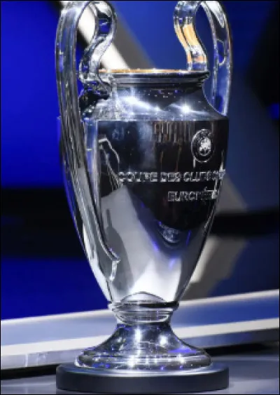 Lequel de ces joueurs a remporté la "Ligue des champions" deux fois d'affilées avec deux clubs différents ?