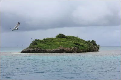 Culture - Comment s'appelle cette île d'Antigua-et-Barbuda ? Indice : regardez bien la photographie.