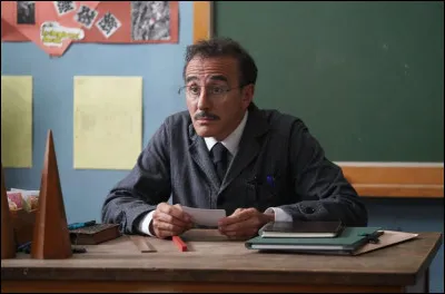 À cause de qui Monsieur Latouche est-il devenu fou ?