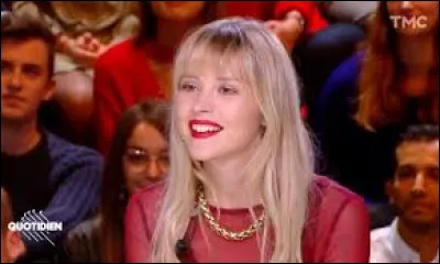 De quel instrument joue Angèle ?