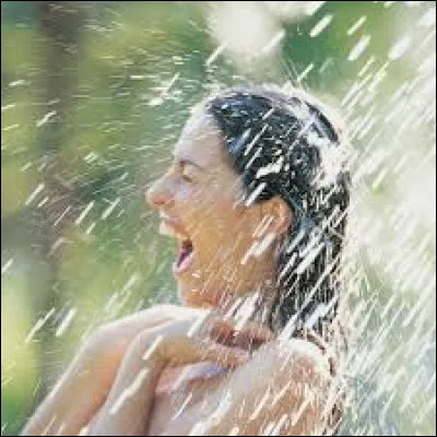 Que fait cette femme ?