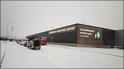 Quelle est la particularité de l'aéroport des montagnes de Scandinavie, ouvert fin 2019 en Suède ?