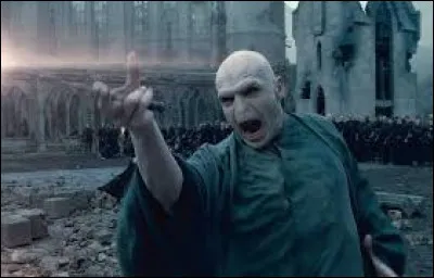 Le personnage de fiction Voldemort n'a pas de nez.