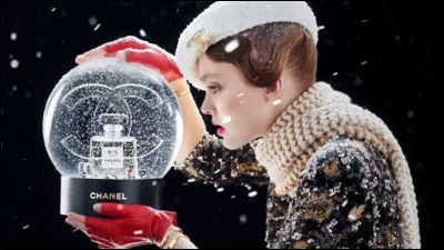 Qui est cette star, &eacute;g&eacute;rie d'un parfum de Chanel ?