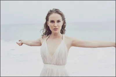 Qui est cette star, &eacute;g&eacute;rie d'un parfum de Dior ?