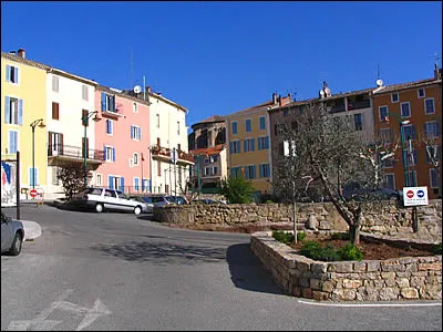 Ville de 9 000 habitants du département du Var, dans la vallée de l'Argens :