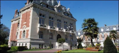 Ville de 15 000 habitants de Seine-Saint-Denis, l'une des communes du département au revenu par habitant le plus élevé :