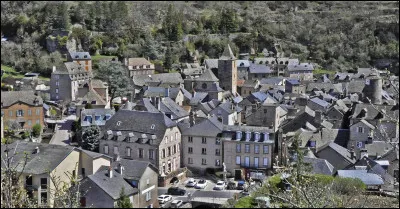Petite ville de 2 200 habitants de la Lozère, au pied du causse de Sauveterre :