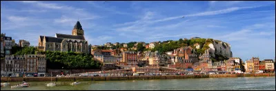 Petite ville de 4 800 habitants du département de Seine-Maritime, située sur la Manche, à l'embouchure de la Bresle :