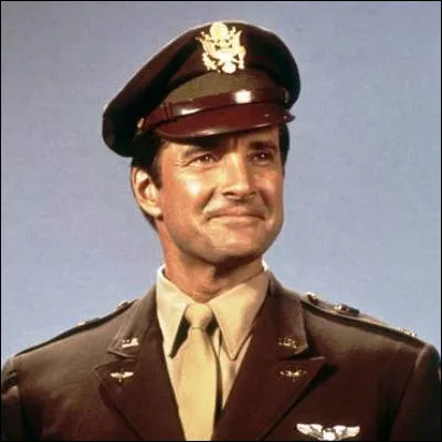 Dans quelle série super héroïque Lyle Waggoner jouait-il le rôle du major Steve Trevor ?