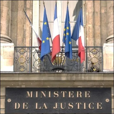 Selon son autre titre, que garde le ministre français de la Justice ?