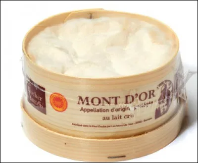 Quel est ce fromage au lait cru de vache élaboré au coeur du Jura, fromage coulant ceinturé par une sangle en écorce d'épicéa ?