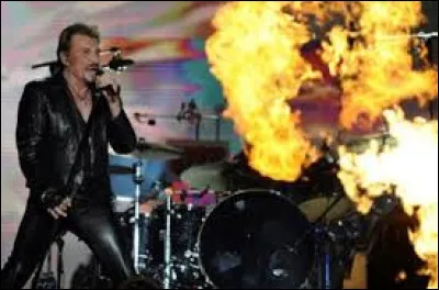 Qui a composé la chanson "Allumer le feu" de Johnny Hallyday ?