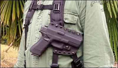 Comment se nomme l'étui utilisé pour porter un pistolet ?