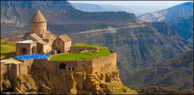 Histoire  À la suite de l'effondrement de l'Empire russe, en quelle année la République démocratique d'Arménie a-t-elle créée ?