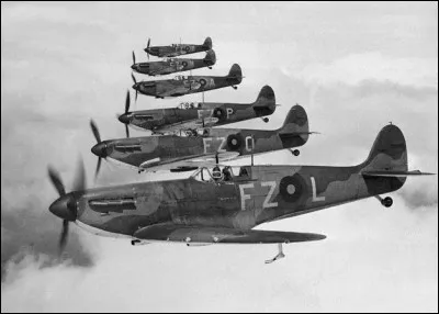 Le "Spitfire" est l'appareil emblématique de la RAF lors de la bataille d'Angleterre, bien qu'il ait été alors produit en assez petit nombre. A quelle mission était-il affecté ?