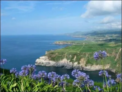 A combien de kilomtres se trouvent-t-elles des Etats Unis ?