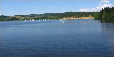 Quelle est la profondeur maximale du lac de Devesset ?