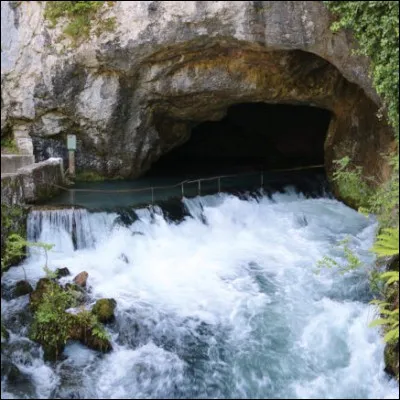 De quelle boisson la version artisanale la plus ancienne de France est-elle produite &agrave; Fontestorbes, dans l'Ari&egrave;ge, depuis 1885 ?