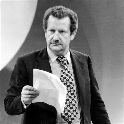 Quel jeu t&eacute;l&eacute;vis&eacute; pr&eacute;sent&eacute; entre autres par Pierre Bellemare et Philippe Gildas associait deux candidats, l'un qui r&eacute;pondait &agrave; des questions et l'autre qui r&eacute;alisait des performances sportives ?