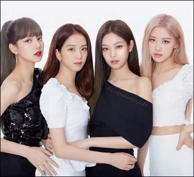 Avec qui ont-elles fait des feats ?