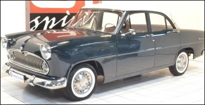 Les meubles provenant des châteaux royaux comporte une marque (surmontée d'une couronne) au fer rouge sur l'arrière d'un montant ou de dos. CP provient de Compiègne, ML, Marly. D'où provient CT ?