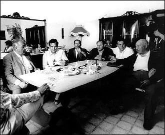 N en 1928  Palerme, mort en 2000  New-York, il fut surnomm 'Boss des deux mondes'.