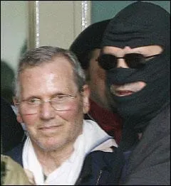 N le 31 janvier 1933  Corleone en Sicile, a t en cavale de 1963  2006 et a commandit l'assassinat de deux juges antimafia : Falcone et Bosellino. Il est actuellement en prison.