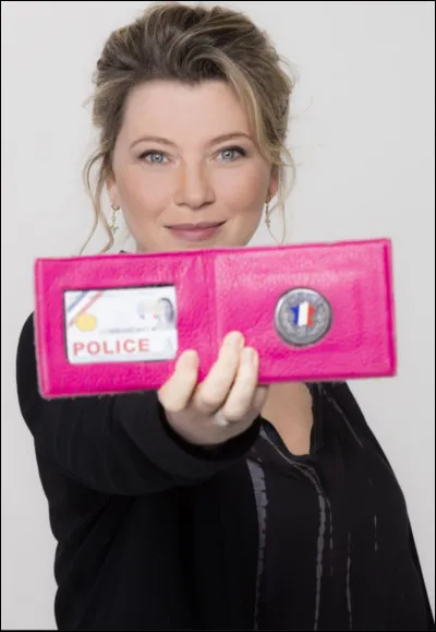 On l'affecte comme chef de brigade à la police de . .