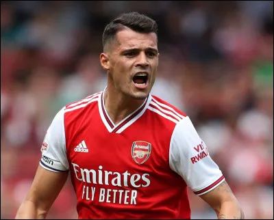Dans quel club jouait Granit Xhaka avant de signer pour Arsenal ?