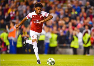 Quel est le numéro de maillot actuel de la pépite d'Arsenal Reiss Nelson ?