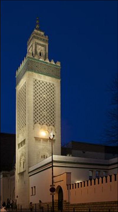Quelle est la hauteur du minaret de la mosquée de Paris ?