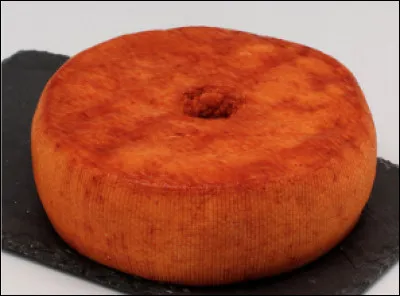 Quel est ce fromage d'Auvergne au lait de vache avec un trou central ?