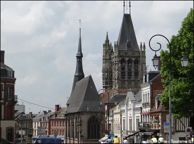 Ville de 8 000 habitants du département de l'Orne, dans le pays d'Ouche, arrosée par la Risle :