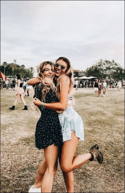 Quand tu es amoureuse de quelqu'un, le dis-tu tout de suite à ta meilleure amie ?