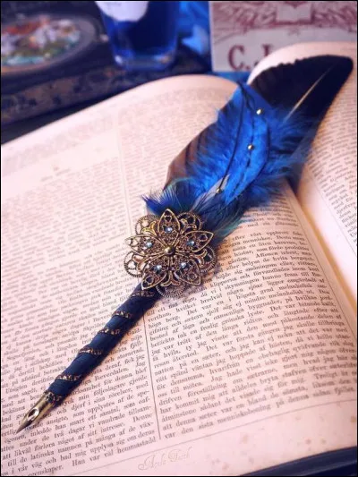 Mon 1er est avare, même s'il est le dieu du Soleil
Mon 2e se rend
Mon 3e est du hasard ou de l'amour
Mon tout est un roman de :