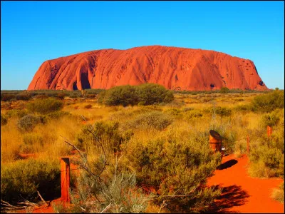 Culture  Comment s'appelle cet énorme inselberg, l'un des plus connus au monde ?