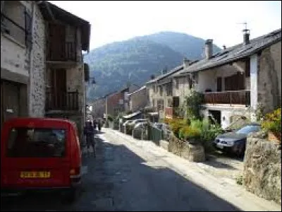 Petit village Audois de 73 habitants, Escouloubre se situe dans l'ex r&eacute;gion ...