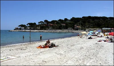 Dans quel département la commune de Cazaux est-elle située ?