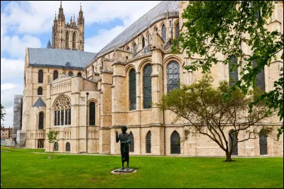 Un indice : Un certain Thomas Beckett y trouva la mort !