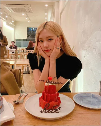 Rosé est la dernière recrutée par YG.