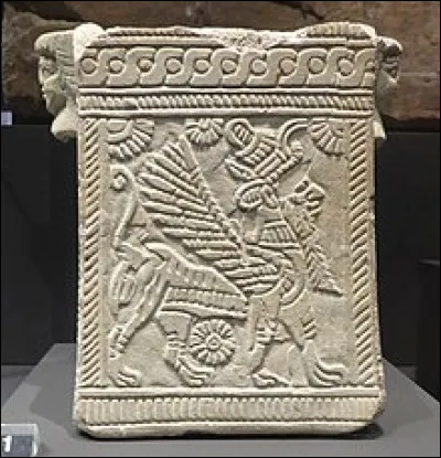 Capitale du royaume élamite, quelle cité dont le dieu était Inshushinak rayonna particulièrement dans le sud du plateau iranien au IIe millénaire avant notre ère ?