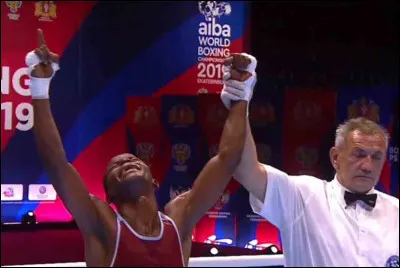 En 2019, Mbaya Mulumba est le dernier Congolais à avoir gagné un combat en championnat du monde amateurs. Qui était le précédent boxeur à avoir réalisé cet exploit en 2003 ?