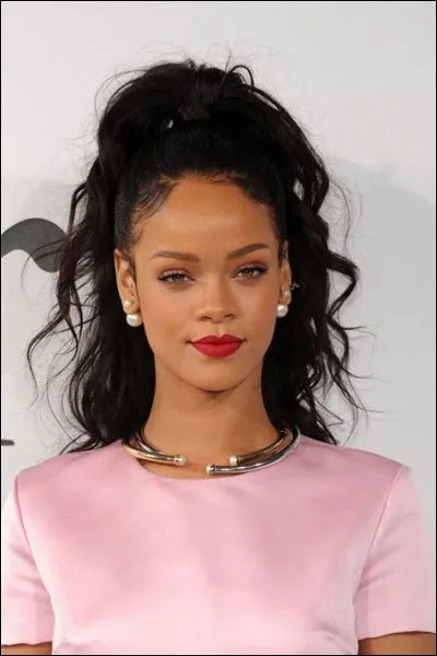 Si tu devais ressembler à une chanteuse (en apparence), à qui voudrais-tu ressembler ?