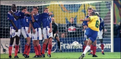 Qui est le meilleur buteur des Bleus sur coup franc (11 buts) ?