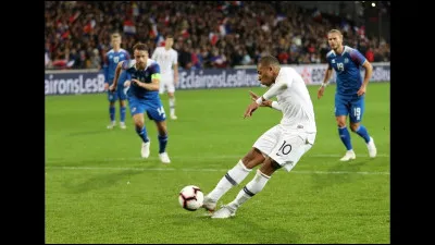Qui est le meilleur buteur de l'équipe de France sur penalty (6 buts) ?