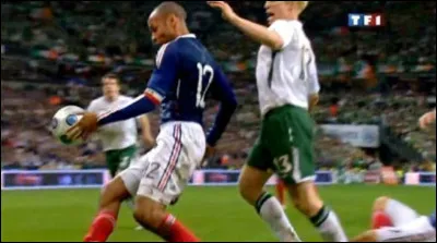 En 2009, Thierry Henry réalise sa célèbre main contre l'Irlande en barrage-retour des qualifications pour la Coupe du monde 2010. Quel joueur fait-il marquer grâce à sa main pour qualifier l'équipe de France ?