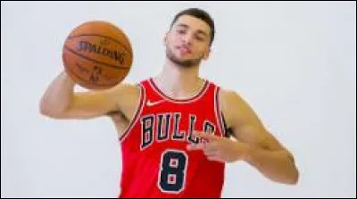 Qui est ce joueur de basket ?